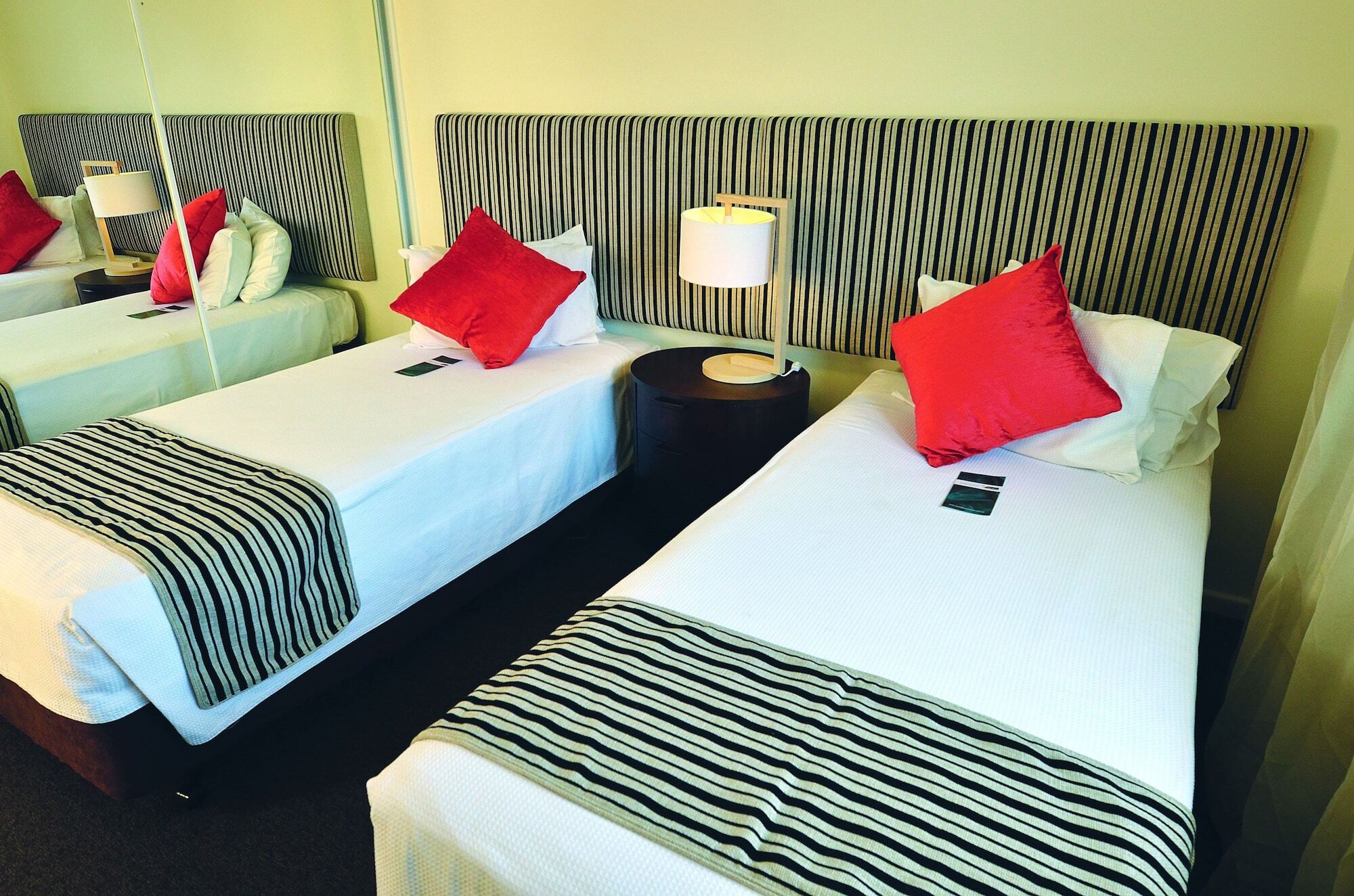 Metro Advance Apartments & Hotel Darwin Bagian luar foto