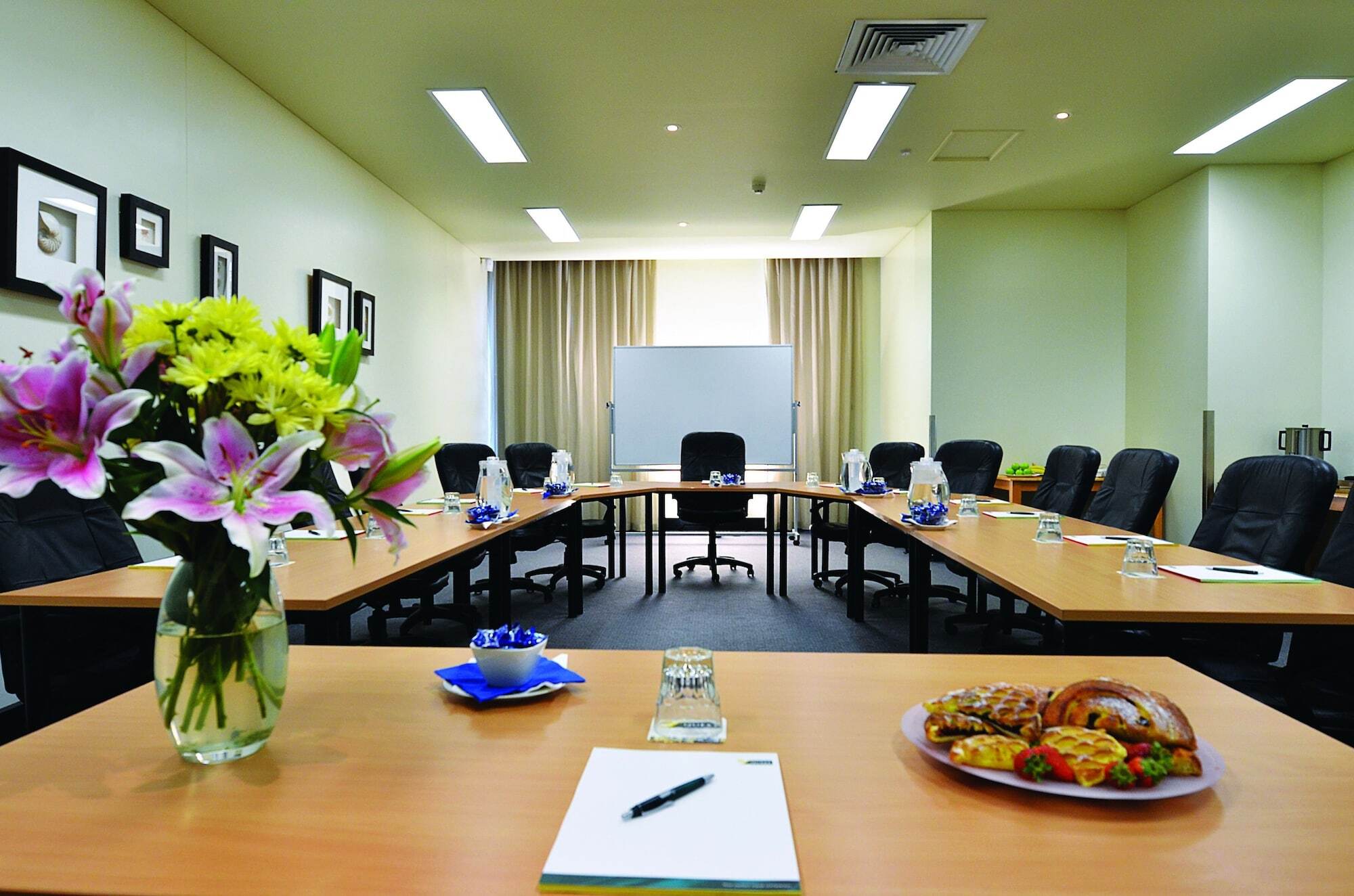 Metro Advance Apartments & Hotel Darwin Bagian luar foto